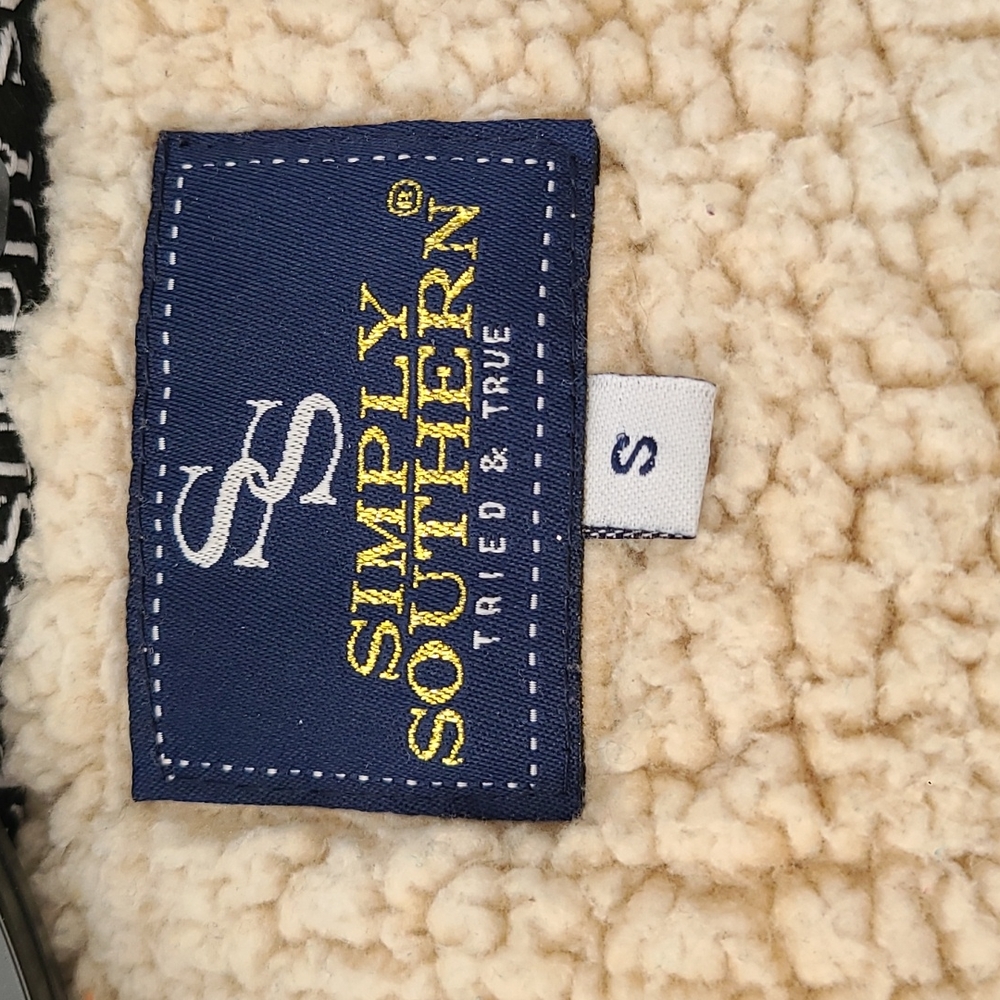 Women’s  from Simply Southern Faux fur 3/4 zip sweater Aztec Bears Small - Picture 5 of 5